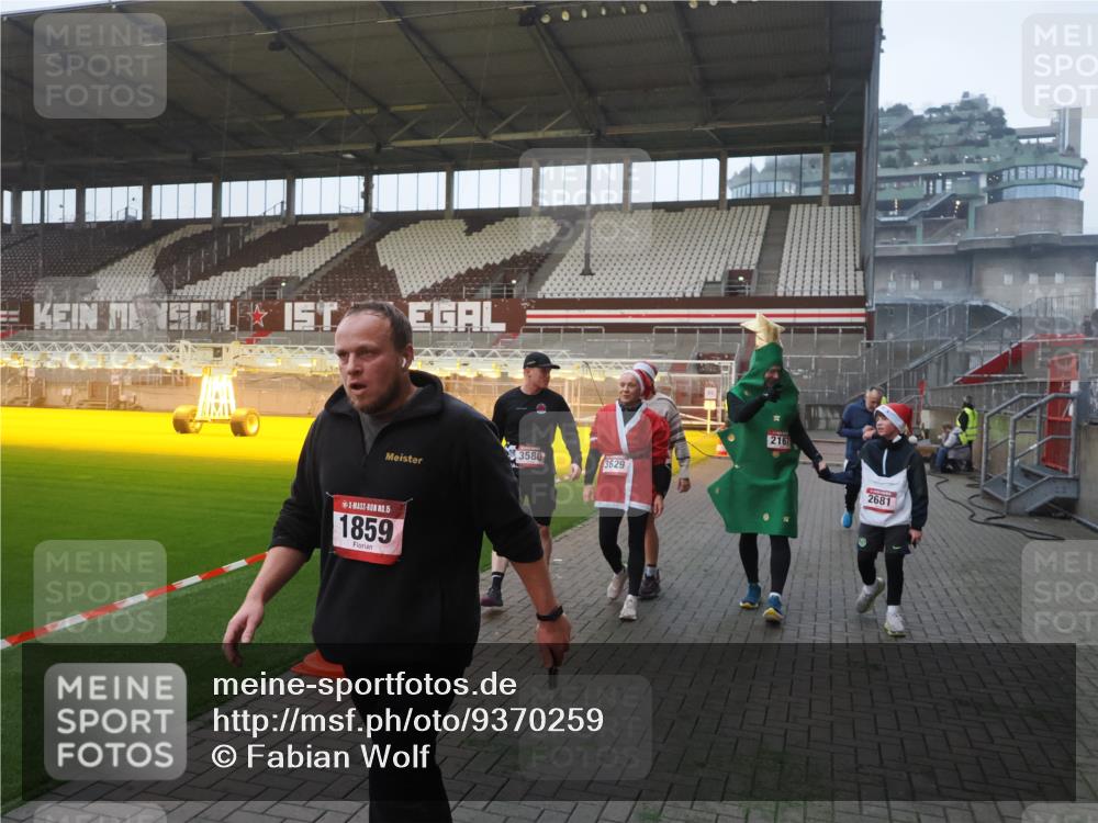 07.12.2025 - St. Pauli X-Mass-Run No. 15 Fabian Wolf http://msf.ph/oto/9370259 07.12.2025 10:01:48 Ziel 959, 1724, 1859, 2167, 2681, 3580, 3582, 3629 meine-sportfotos.de