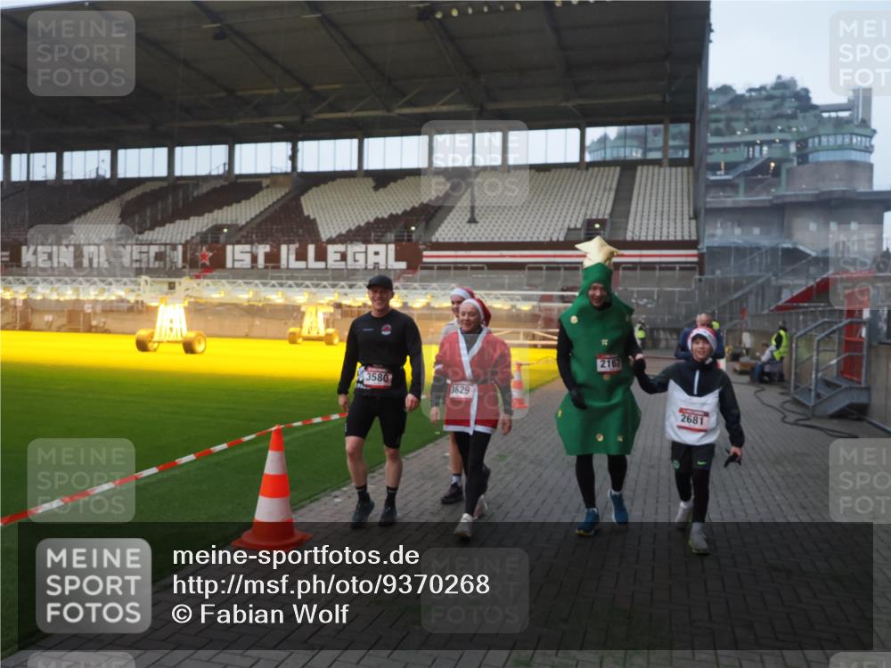07.12.2025 - St. Pauli X-Mass-Run No. 15 Fabian Wolf http://msf.ph/oto/9370268 07.12.2025 10:01:49 Ziel 959, 1724, 1859, 2167, 2681, 3580, 3582, 3629 meine-sportfotos.de