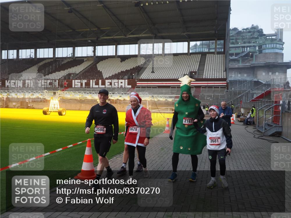 07.12.2025 - St. Pauli X-Mass-Run No. 15 Fabian Wolf http://msf.ph/oto/9370270 07.12.2025 10:01:49 Ziel 959, 1724, 1859, 2167, 2681, 3580, 3582, 3629 meine-sportfotos.de