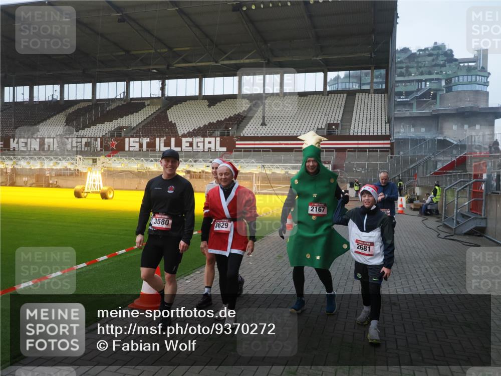 07.12.2025 - St. Pauli X-Mass-Run No. 15 Fabian Wolf http://msf.ph/oto/9370272 07.12.2025 10:01:50 Ziel 959, 1724, 1859, 2167, 2681, 3580, 3582, 3629 meine-sportfotos.de