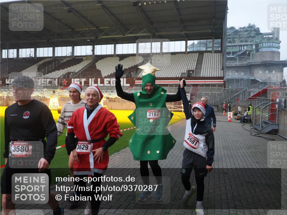 07.12.2025 - St. Pauli X-Mass-Run No. 15 Fabian Wolf http://msf.ph/oto/9370287 07.12.2025 10:01:51 Ziel 959, 1724, 1859, 2167, 2681, 3580, 3582, 3629 meine-sportfotos.de
