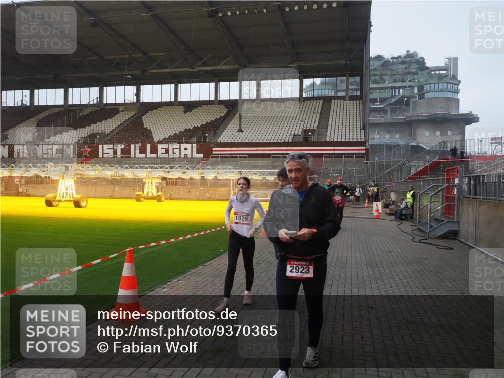 07.12.2025 - St. Pauli X-Mass-Run No. 15 Fabian Wolf http://msf.ph/oto/9370365 07.12.2025 10:02:27 Ziel 63, 304, 1105, 1828, 1829, 2604, 2923, 3944 meine-sportfotos.de