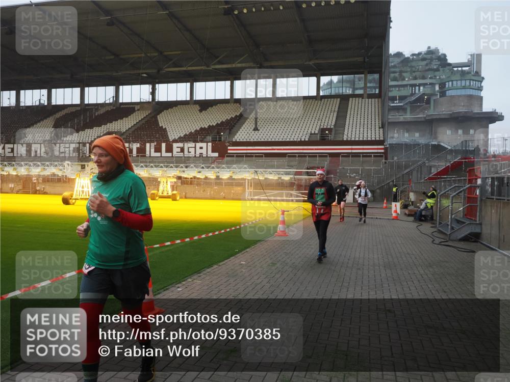 07.12.2025 - St. Pauli X-Mass-Run No. 15 Fabian Wolf http://msf.ph/oto/9370385 07.12.2025 10:02:33 Ziel 63, 304, 1105, 1828, 1829, 2510, 2514, 2604, 2908, 2923 meine-sportfotos.de