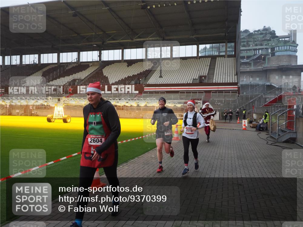 07.12.2025 - St. Pauli X-Mass-Run No. 15 Fabian Wolf http://msf.ph/oto/9370399 07.12.2025 10:02:36 Ziel 63, 304, 1105, 1828, 1829, 2510, 2514, 2604, 2908 meine-sportfotos.de