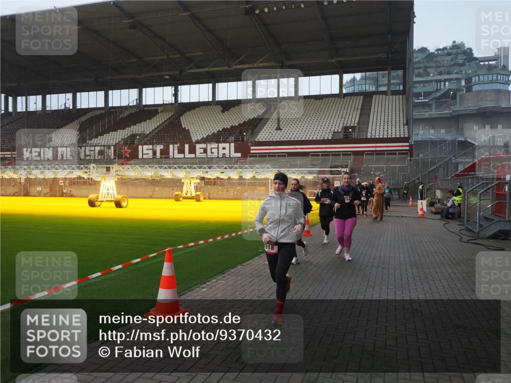 07.12.2025 - St. Pauli X-Mass-Run No. 15 Fabian Wolf http://msf.ph/oto/9370432 07.12.2025 10:02:54 Ziel 442, 443, 885, 918, 936, 943, 1314, 2505, 2780, 2781, 3284, 3417, 3518, 3892 meine-sportfotos.de