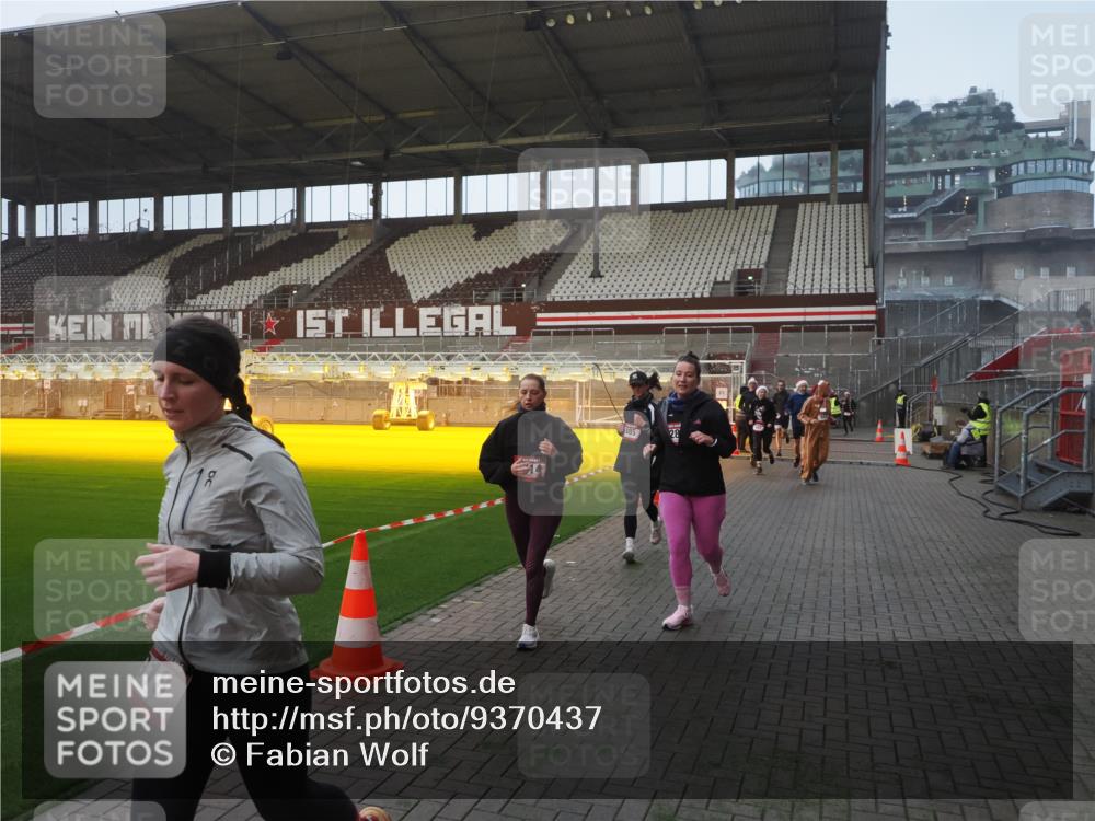 07.12.2025 - St. Pauli X-Mass-Run No. 15 Fabian Wolf http://msf.ph/oto/9370437 07.12.2025 10:02:55 Ziel 442, 443, 885, 918, 936, 943, 1314, 2505, 2780, 2781, 3284, 3417, 3518, 3892 meine-sportfotos.de