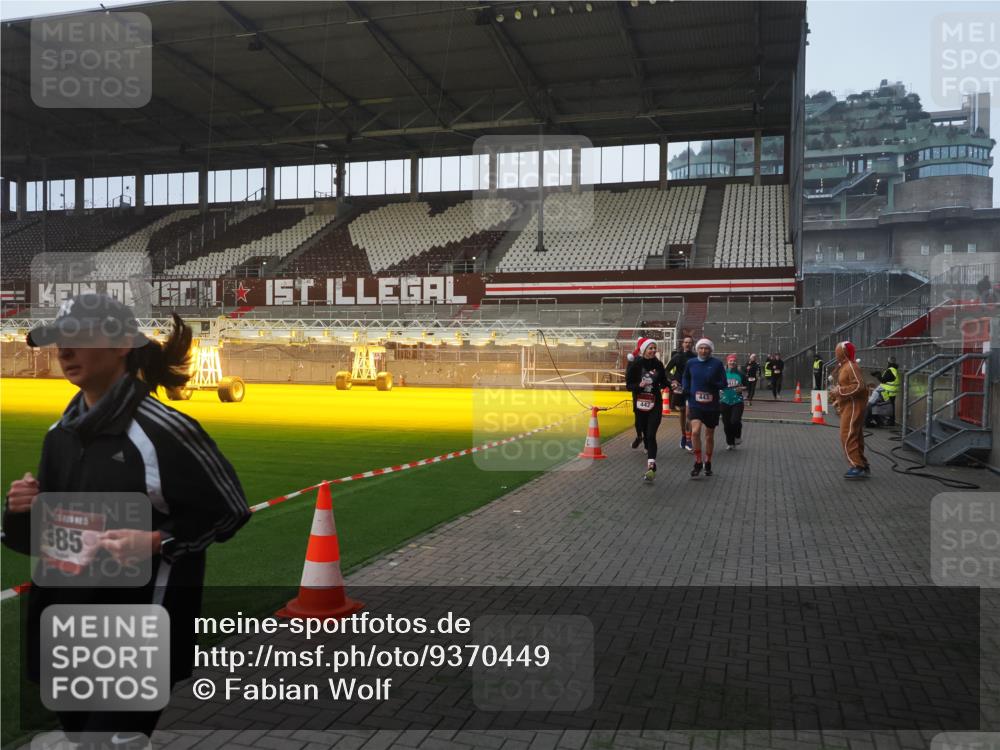07.12.2025 - St. Pauli X-Mass-Run No. 15 Fabian Wolf http://msf.ph/oto/9370449 07.12.2025 10:02:57 Ziel 442, 443, 885, 918, 936, 943, 1314, 2505, 2780, 2781, 3284, 3417, 3518, 3892 meine-sportfotos.de