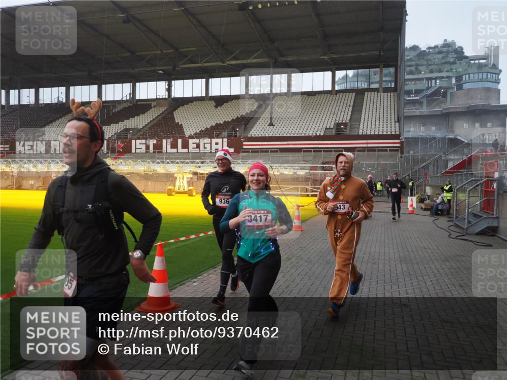 07.12.2025 - St. Pauli X-Mass-Run No. 15 Fabian Wolf http://msf.ph/oto/9370462 07.12.2025 10:03:00 Ziel 177, 442, 443, 885, 918, 936, 943, 956, 1314, 2505, 3284, 3417, 3518, 3892 meine-sportfotos.de