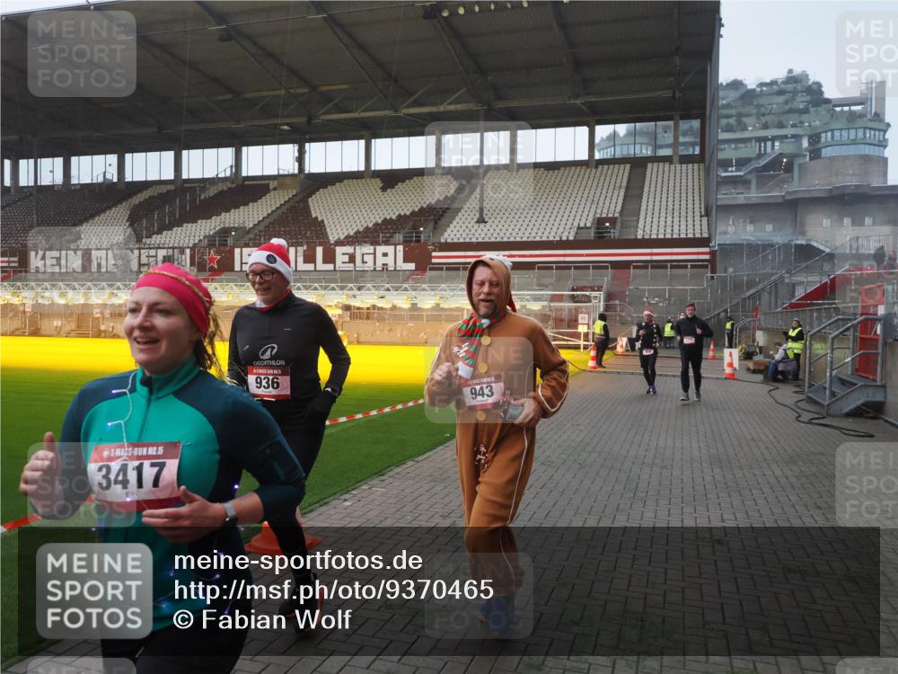07.12.2025 - St. Pauli X-Mass-Run No. 15 Fabian Wolf http://msf.ph/oto/9370465 07.12.2025 10:03:01 Ziel 177, 442, 443, 885, 918, 936, 943, 956, 1314, 2505, 3284, 3417, 3518 meine-sportfotos.de