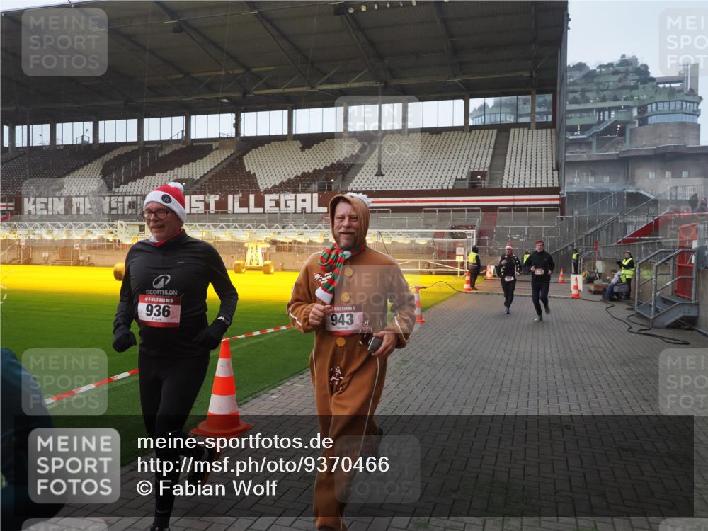 07.12.2025 - St. Pauli X-Mass-Run No. 15 Fabian Wolf http://msf.ph/oto/9370466 07.12.2025 10:03:01 Ziel 177, 442, 443, 885, 918, 936, 943, 956, 1314, 2505, 3284, 3417, 3518 meine-sportfotos.de