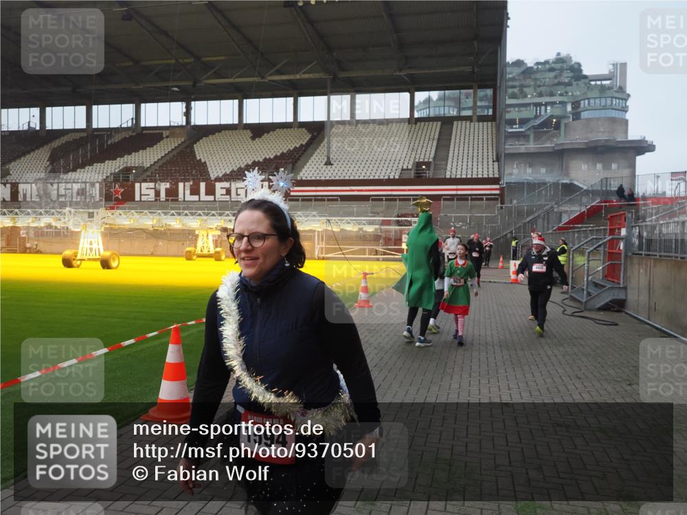 07.12.2025 - St. Pauli X-Mass-Run No. 15 Fabian Wolf http://msf.ph/oto/9370501 07.12.2025 10:03:17 Ziel 177, 460, 956, 963, 965, 1118, 1594, 2682, 2973, 2975 meine-sportfotos.de