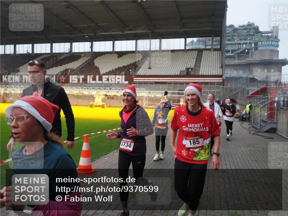 07.12.2025 - St. Pauli X-Mass-Run No. 15 Fabian Wolf http://msf.ph/oto/9370599 07.12.2025 10:03:45 Ziel 185, 213, 214, 358, 399, 940, 984, 1023, 1263, 1264, 1307, 1394, 1425, 1506, 1888, 2002, 2366, 2380, 3334, 3734, 4660, 4667, 4679, 4680 meine-sportfotos.de