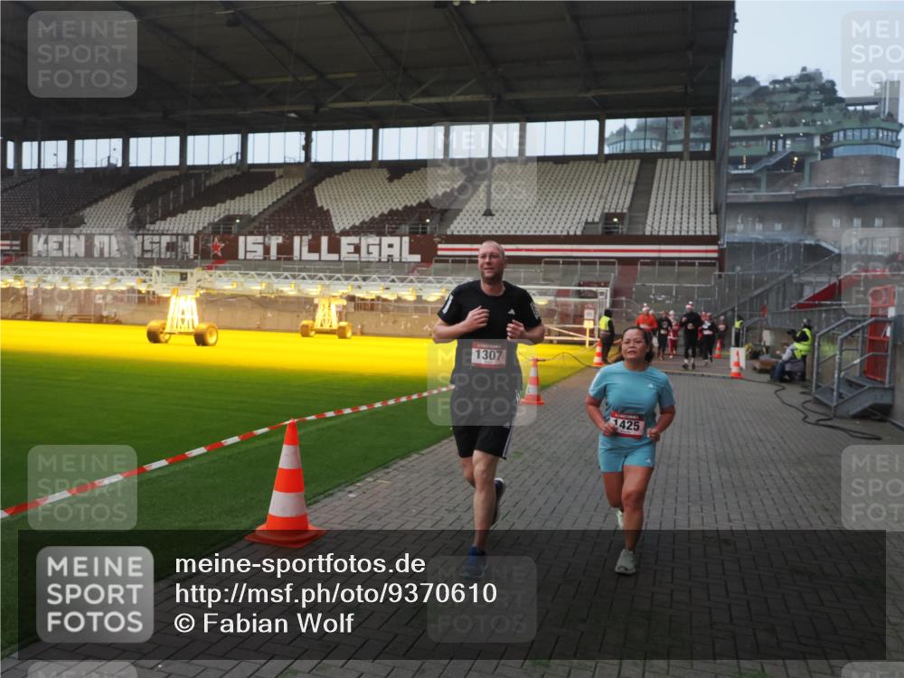 07.12.2025 - St. Pauli X-Mass-Run No. 15 Fabian Wolf http://msf.ph/oto/9370610 07.12.2025 10:03:49 Ziel 185, 213, 214, 399, 940, 1023, 1263, 1264, 1307, 1394, 1425, 1506, 2002, 2366, 2380, 3334, 3337, 3519, 3734, 4151, 4660, 4667, 4679, 4680 meine-sportfotos.de