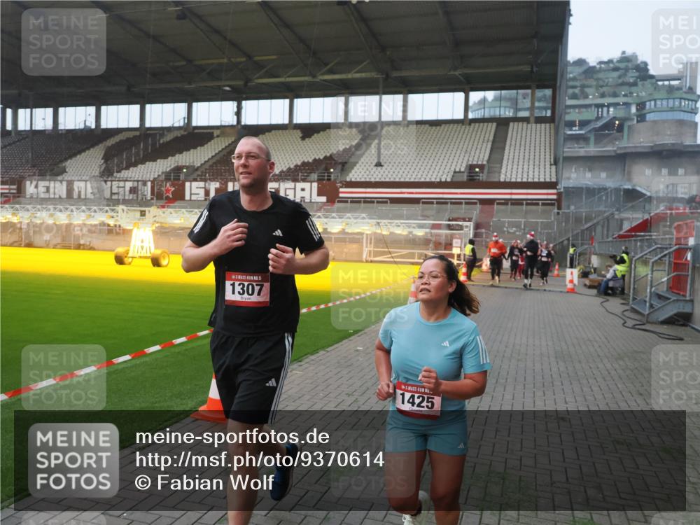 07.12.2025 - St. Pauli X-Mass-Run No. 15 Fabian Wolf http://msf.ph/oto/9370614 07.12.2025 10:03:50 Ziel 185, 213, 214, 399, 626, 628, 940, 1263, 1264, 1307, 1394, 1425, 1506, 2002, 2110, 2112, 2366, 2380, 3334, 3337, 3519, 3734, 4151, 4660, 4667, 4679, 4680 meine-sportfotos.de