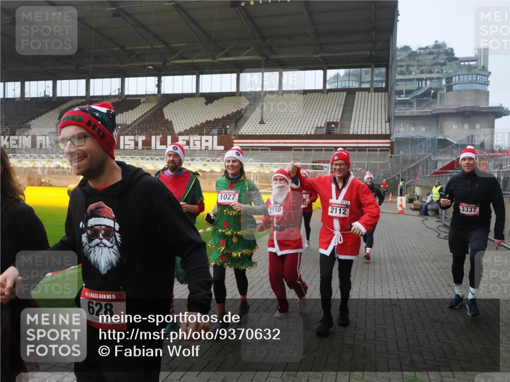 07.12.2025 - St. Pauli X-Mass-Run No. 15 Fabian Wolf http://msf.ph/oto/9370632 07.12.2025 10:04:00 Ziel 626, 628, 709, 1027, 1028, 1307, 1425, 1906, 2110, 2112, 3198, 3337, 3340, 3359, 3519, 4151 meine-sportfotos.de