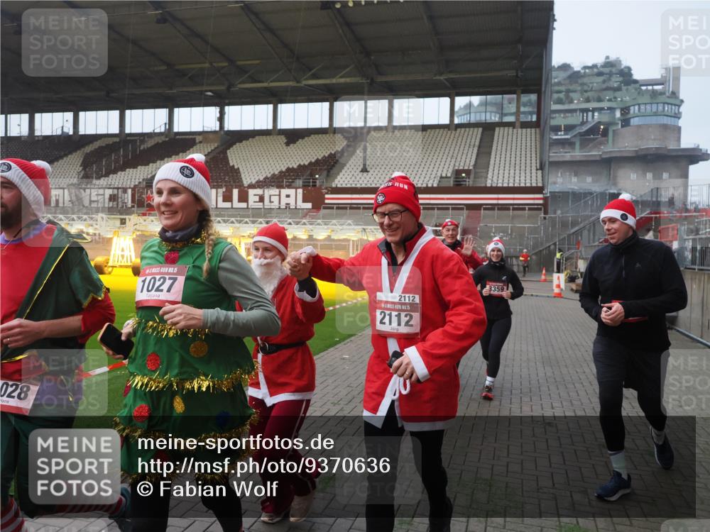 07.12.2025 - St. Pauli X-Mass-Run No. 15 Fabian Wolf http://msf.ph/oto/9370636 07.12.2025 10:04:01 Ziel 626, 628, 709, 1027, 1028, 1906, 2110, 2112, 3198, 3337, 3340, 3359, 3519, 4151 meine-sportfotos.de