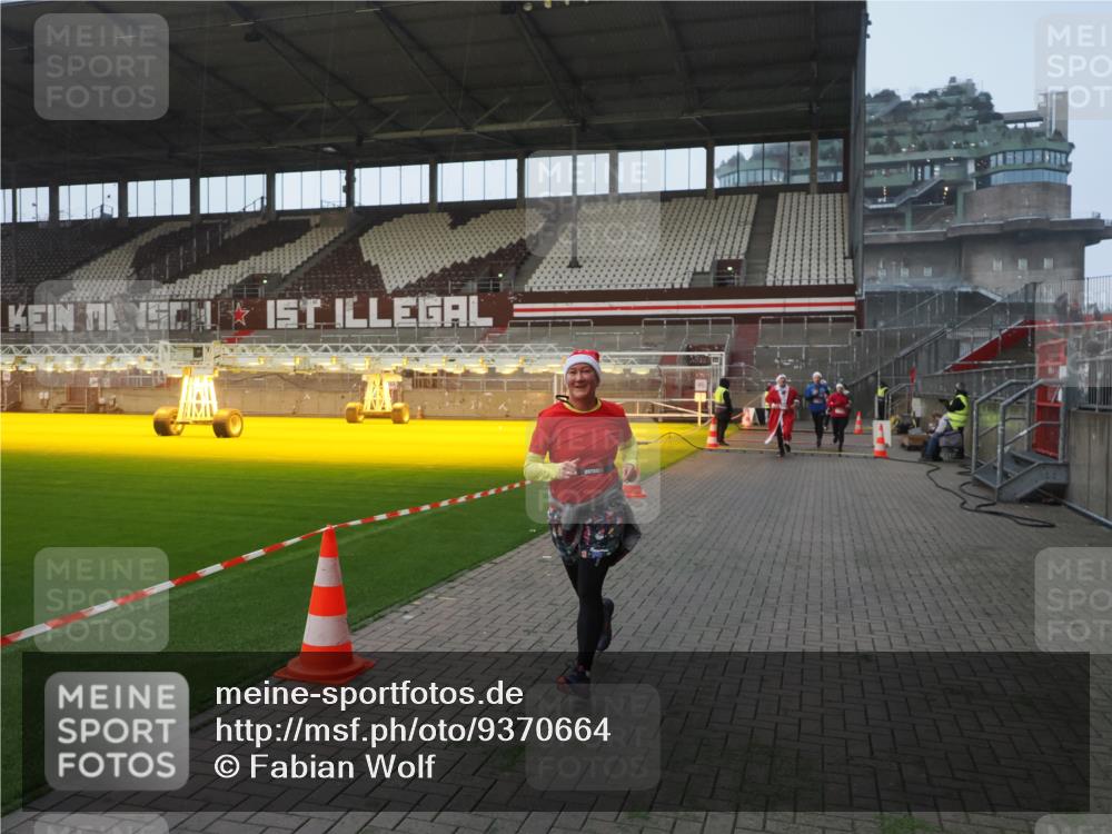 07.12.2025 - St. Pauli X-Mass-Run No. 15 Fabian Wolf http://msf.ph/oto/9370664 07.12.2025 10:04:12 Ziel 113, 709, 1302, 1712, 1738, 1906, 2454, 3198, 3340 meine-sportfotos.de