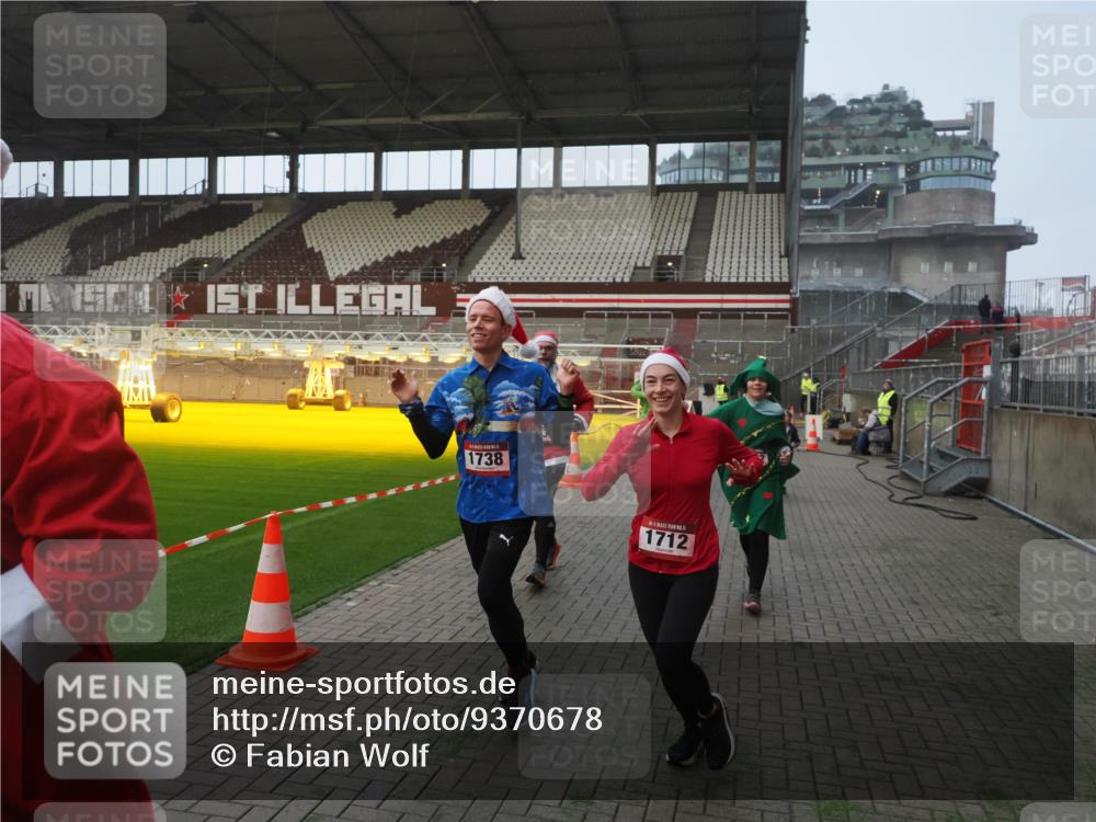 07.12.2025 - St. Pauli X-Mass-Run No. 15 Fabian Wolf http://msf.ph/oto/9370678 07.12.2025 10:04:19 Ziel 113, 1291, 1302, 1712, 1738, 2454, 3188, 4673 meine-sportfotos.de