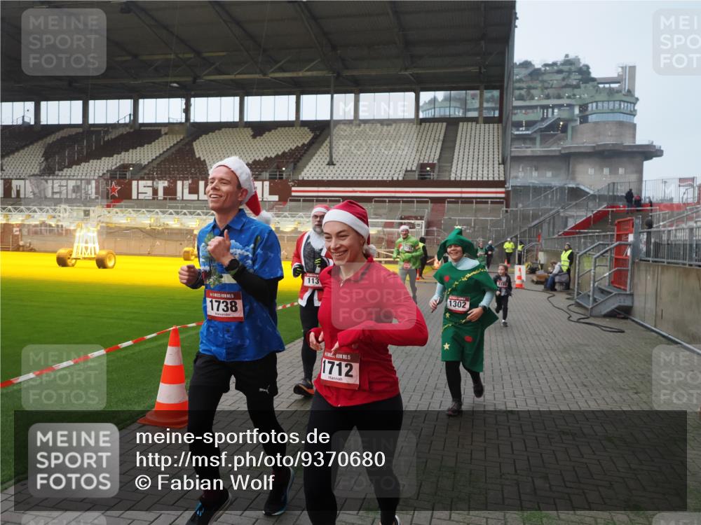 07.12.2025 - St. Pauli X-Mass-Run No. 15 Fabian Wolf http://msf.ph/oto/9370680 07.12.2025 10:04:20 Ziel 113, 1291, 1302, 1712, 1738, 2454, 3188, 4673 meine-sportfotos.de