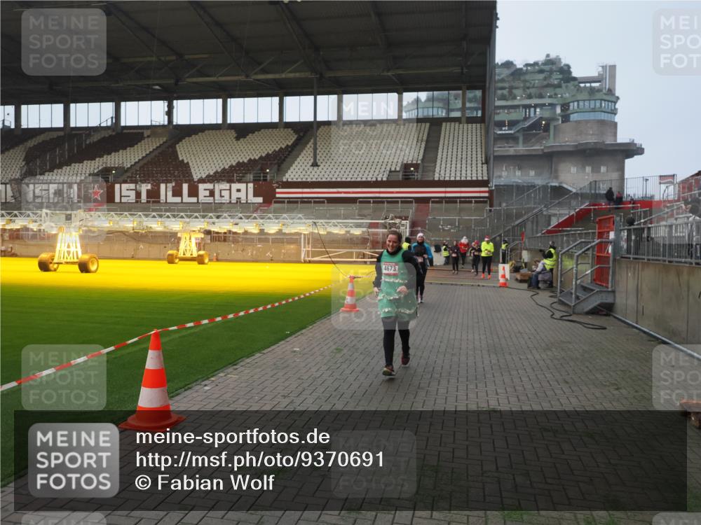 07.12.2025 - St. Pauli X-Mass-Run No. 15 Fabian Wolf http://msf.ph/oto/9370691 07.12.2025 10:04:26 Ziel 113, 1291, 1302, 1522, 1712, 1738, 1871, 2454, 3188, 4673 meine-sportfotos.de