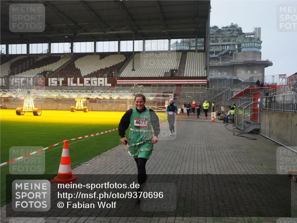 07.12.2025 - St. Pauli X-Mass-Run No. 15 Fabian Wolf http://msf.ph/oto/9370696 07.12.2025 10:04:27 Ziel 113, 1291, 1302, 1522, 1701, 1712, 1738, 1871, 2454, 3188, 3911, 4673 meine-sportfotos.de
