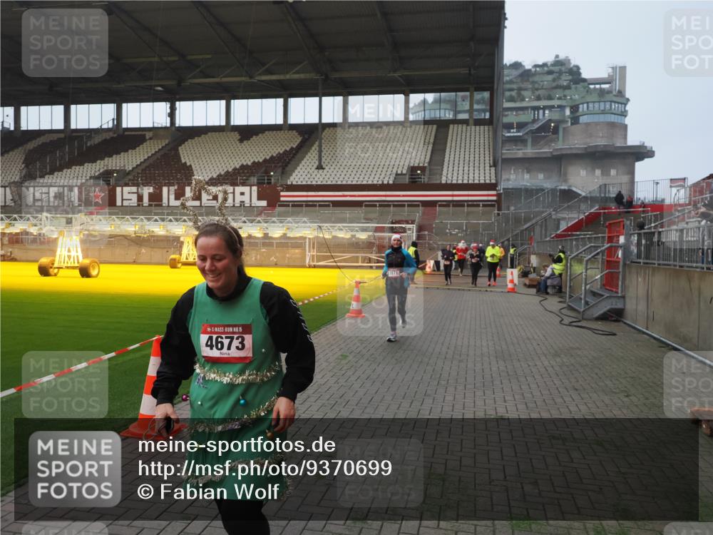 07.12.2025 - St. Pauli X-Mass-Run No. 15 Fabian Wolf http://msf.ph/oto/9370699 07.12.2025 10:04:28 Ziel 113, 1291, 1302, 1522, 1701, 1712, 1738, 1871, 2454, 3188, 3477, 3911, 4673 meine-sportfotos.de