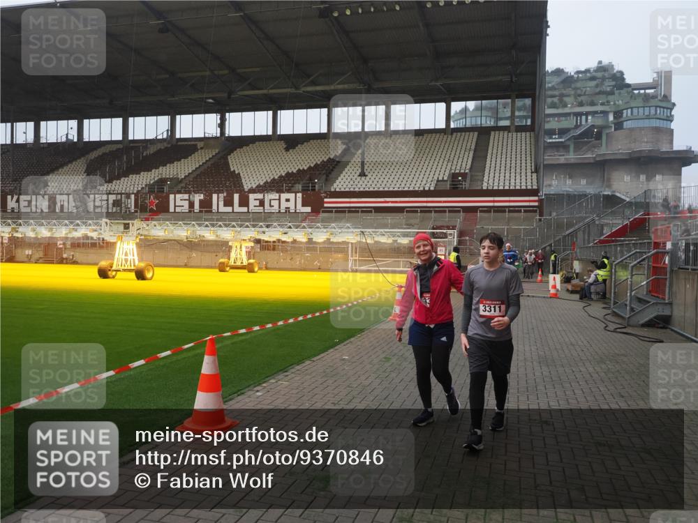 07.12.2025 - St. Pauli X-Mass-Run No. 15 Fabian Wolf http://msf.ph/oto/9370846 07.12.2025 10:05:11 Ziel 114, 202, 210, 292, 699, 1973, 1991, 2168, 2249, 2856, 2866, 3186, 3307, 3311 meine-sportfotos.de