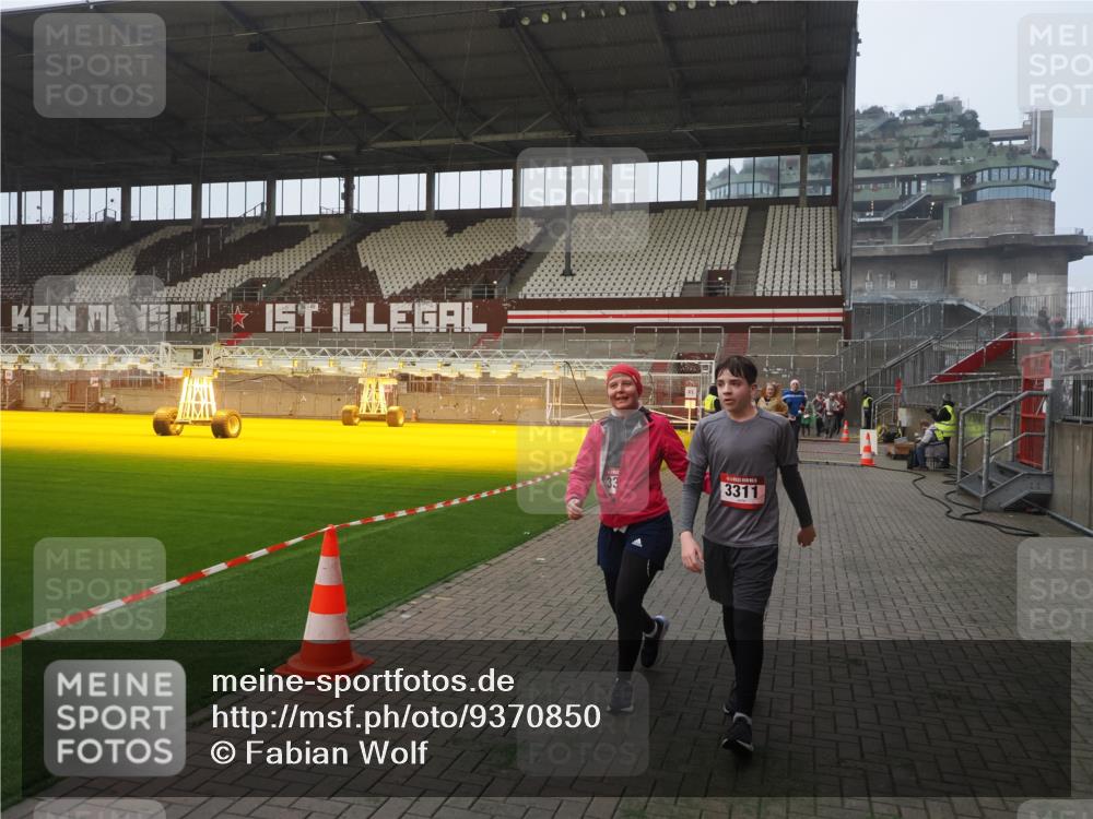 07.12.2025 - St. Pauli X-Mass-Run No. 15 Fabian Wolf http://msf.ph/oto/9370850 07.12.2025 10:05:11 Ziel 114, 202, 210, 292, 699, 1973, 1991, 2168, 2249, 2856, 2866, 3186, 3307, 3311 meine-sportfotos.de