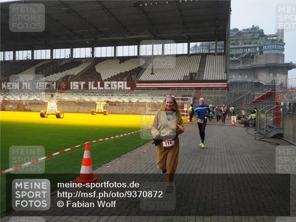 07.12.2025 - St. Pauli X-Mass-Run No. 15 Fabian Wolf http://msf.ph/oto/9370872 07.12.2025 10:05:15 Ziel 114, 202, 210, 292, 699, 1121, 1481, 1661, 1761, 2856, 2866, 3186, 3307, 3311, 4036 meine-sportfotos.de