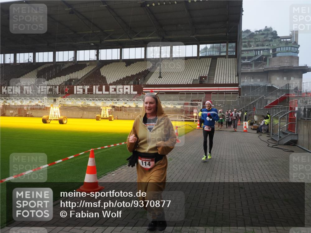 07.12.2025 - St. Pauli X-Mass-Run No. 15 Fabian Wolf http://msf.ph/oto/9370877 07.12.2025 10:05:15 Ziel 114, 202, 210, 292, 699, 1121, 1481, 1661, 1761, 2856, 2866, 3186, 3307, 3311, 4036 meine-sportfotos.de