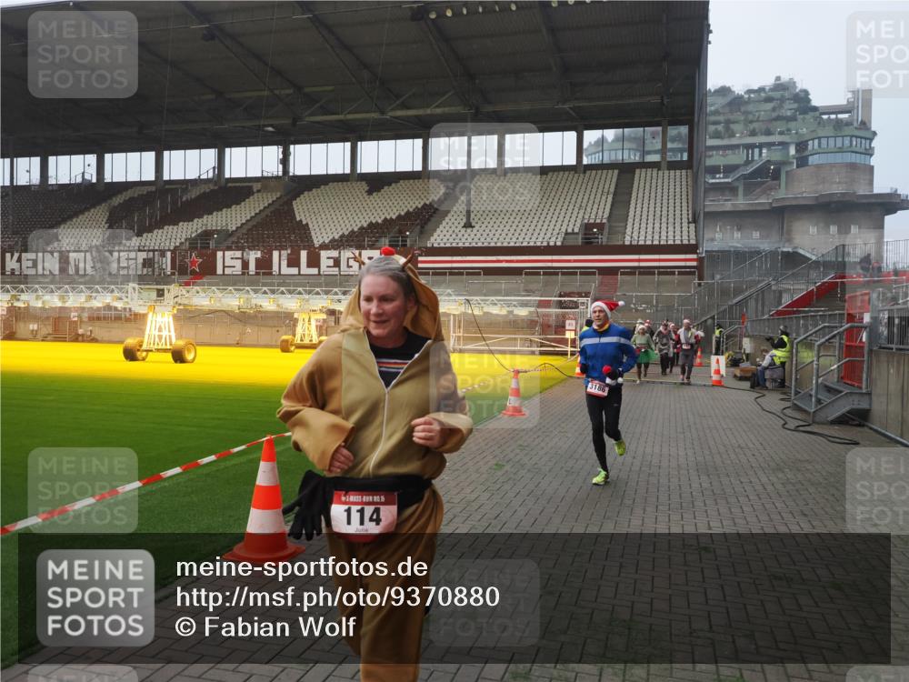07.12.2025 - St. Pauli X-Mass-Run No. 15 Fabian Wolf http://msf.ph/oto/9370880 07.12.2025 10:05:15 Ziel 114, 202, 210, 292, 699, 1121, 1481, 1661, 1761, 2856, 2866, 3186, 3307, 3311, 4036 meine-sportfotos.de