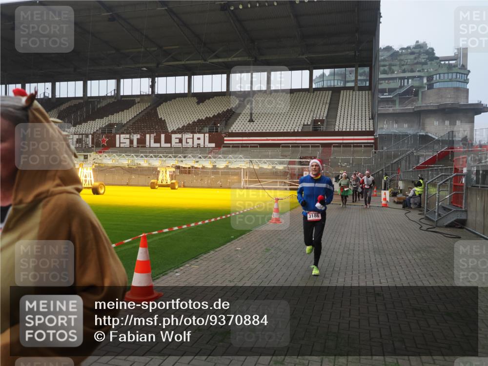 07.12.2025 - St. Pauli X-Mass-Run No. 15 Fabian Wolf http://msf.ph/oto/9370884 07.12.2025 10:05:16 Ziel 114, 202, 210, 292, 699, 1121, 1481, 1661, 1761, 2856, 2866, 3186, 3307, 3311, 4036 meine-sportfotos.de