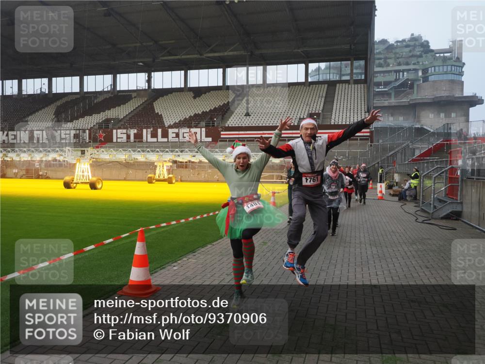 07.12.2025 - St. Pauli X-Mass-Run No. 15 Fabian Wolf http://msf.ph/oto/9370906 07.12.2025 10:05:21 Ziel 114, 543, 668, 950, 1121, 1316, 1374, 1481, 1661, 1761, 3186, 3307, 3386, 4036, 4556, 4558 meine-sportfotos.de