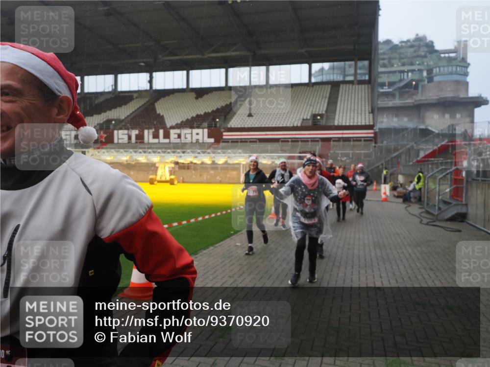 07.12.2025 - St. Pauli X-Mass-Run No. 15 Fabian Wolf http://msf.ph/oto/9370920 07.12.2025 10:05:22 Ziel 114, 543, 668, 950, 1121, 1316, 1374, 1481, 1661, 1761, 3186, 3386, 4036, 4556, 4558 meine-sportfotos.de