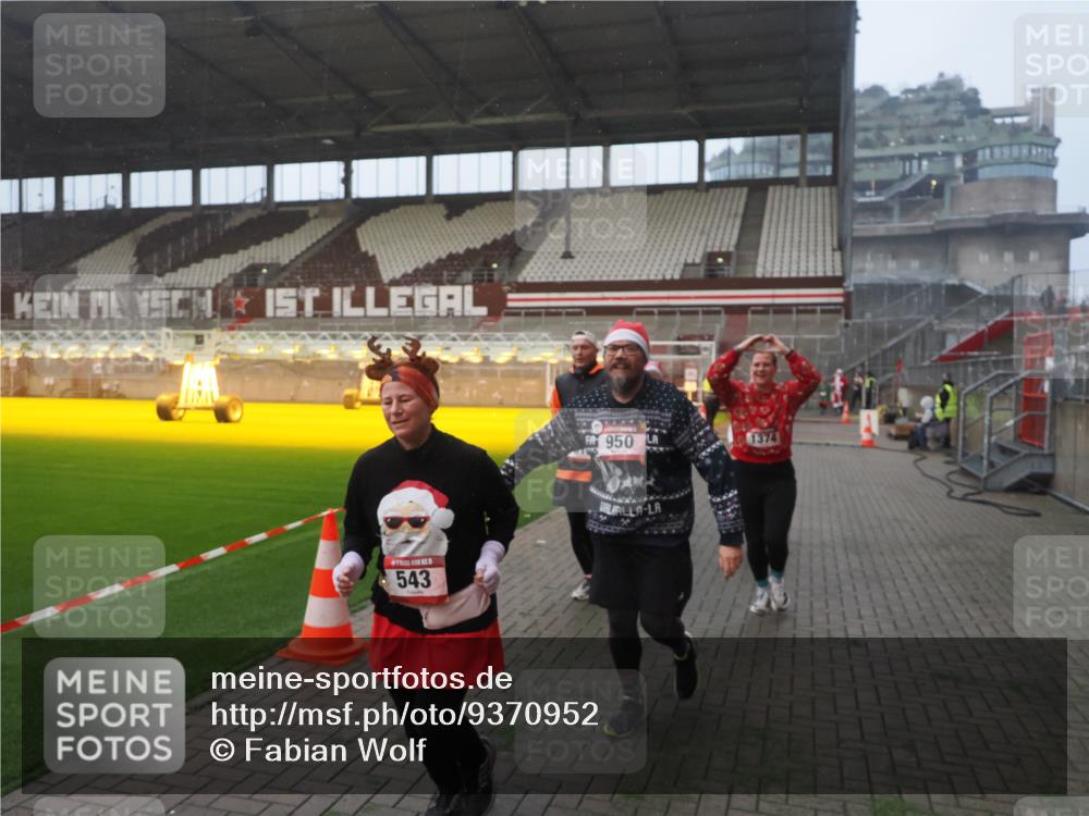 07.12.2025 - St. Pauli X-Mass-Run No. 15 Fabian Wolf http://msf.ph/oto/9370952 07.12.2025 10:05:26 Ziel 114, 543, 668, 950, 1121, 1316, 1374, 1481, 1661, 1761, 3186, 3386, 4036, 4556, 4558 meine-sportfotos.de