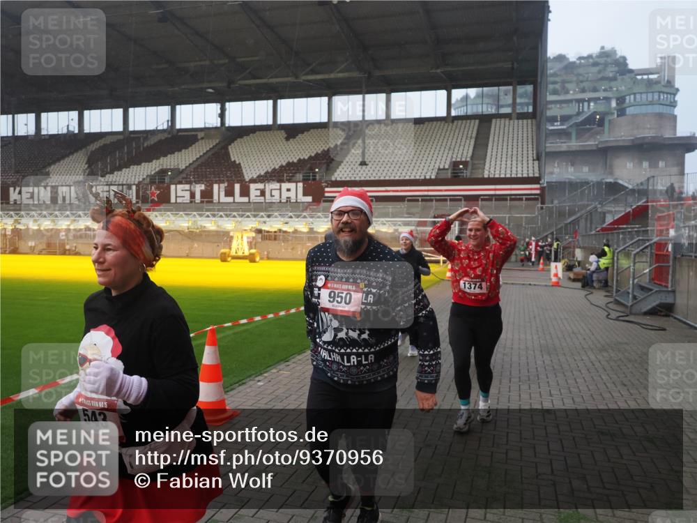 07.12.2025 - St. Pauli X-Mass-Run No. 15 Fabian Wolf http://msf.ph/oto/9370956 07.12.2025 10:05:27 Ziel 114, 543, 668, 950, 1121, 1316, 1374, 1481, 1661, 1761, 3186, 3386, 4036, 4556, 4558 meine-sportfotos.de