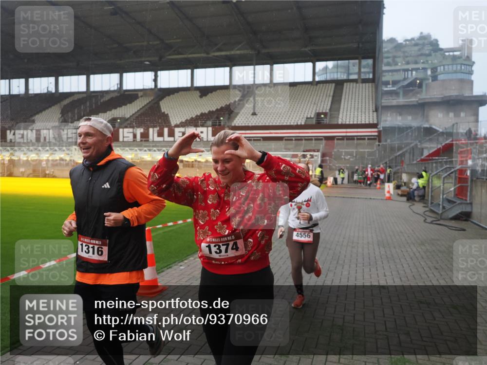 07.12.2025 - St. Pauli X-Mass-Run No. 15 Fabian Wolf http://msf.ph/oto/9370966 07.12.2025 10:05:28 Ziel 114, 543, 668, 950, 1121, 1316, 1374, 1481, 1661, 1761, 3186, 3386, 4036, 4556, 4558 meine-sportfotos.de