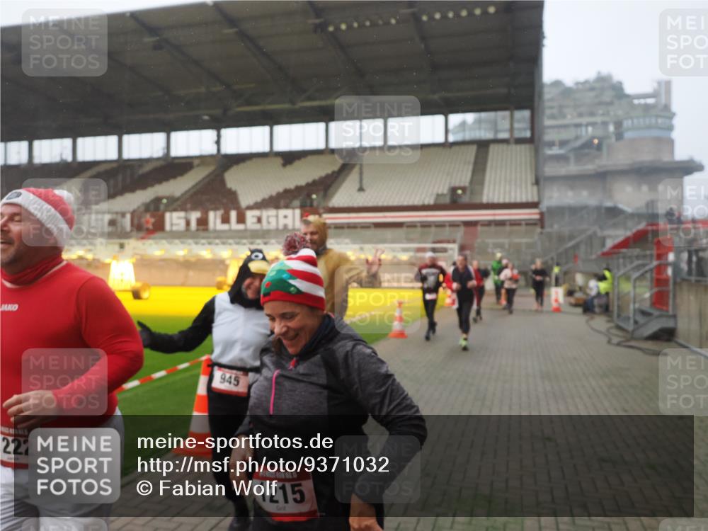 07.12.2025 - St. Pauli X-Mass-Run No. 15 Fabian Wolf http://msf.ph/oto/9371032 07.12.2025 10:05:43 Ziel 2, 3, 54, 123, 363, 385, 512, 945, 1215, 1222, 1789, 1791, 3231, 4194, 4195, 4552, 4555, 4559, 4560 meine-sportfotos.de