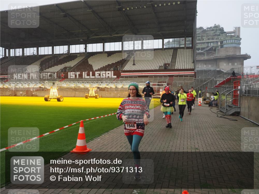 07.12.2025 - St. Pauli X-Mass-Run No. 15 Fabian Wolf http://msf.ph/oto/9371313 07.12.2025 10:06:26 Ziel 34, 187, 562, 893, 1119, 1369, 1479, 1480, 1832, 1937, 1946, 3213, 3232, 3534, 3535, 3536, 3537, 4459, 4657, 4665, 4670, 4672, 4676, 4677, 4736, 4739 meine-sportfotos.de