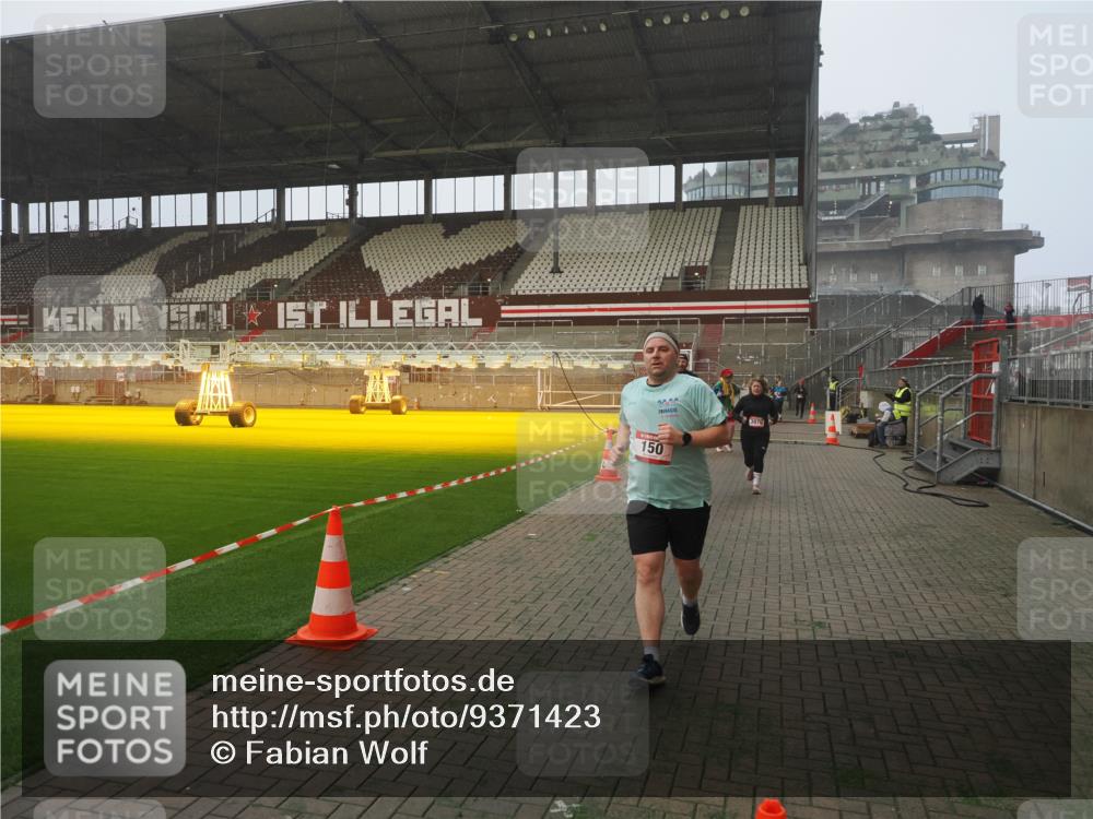 07.12.2025 - St. Pauli X-Mass-Run No. 15 Fabian Wolf http://msf.ph/oto/9371423 07.12.2025 10:06:38 Ziel 34, 150, 562, 1369, 1479, 1480, 1946, 3213, 3232, 3330, 3333, 3534, 3535, 3536, 3537, 3970, 3971, 4459 meine-sportfotos.de