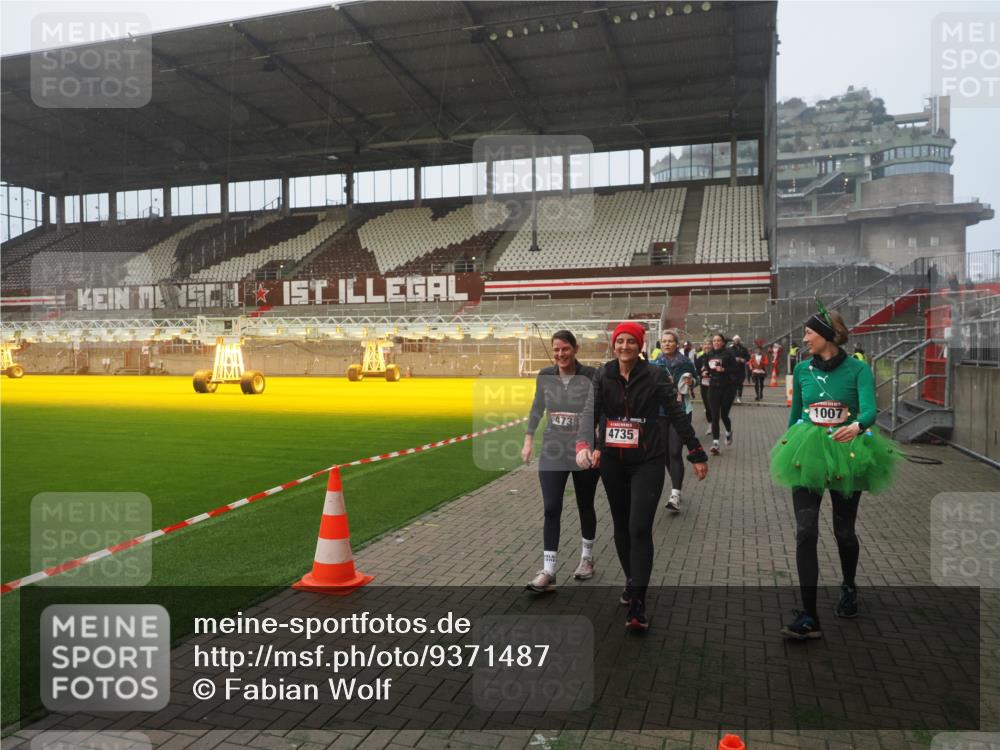 07.12.2025 - St. Pauli X-Mass-Run No. 15 Fabian Wolf http://msf.ph/oto/9371487 07.12.2025 10:06:51 Ziel 150, 217, 366, 867, 972, 975, 1007, 1103, 1505, 1735, 1736, 2129, 3189, 3330, 3333, 3970, 3971, 4735, 4738 meine-sportfotos.de