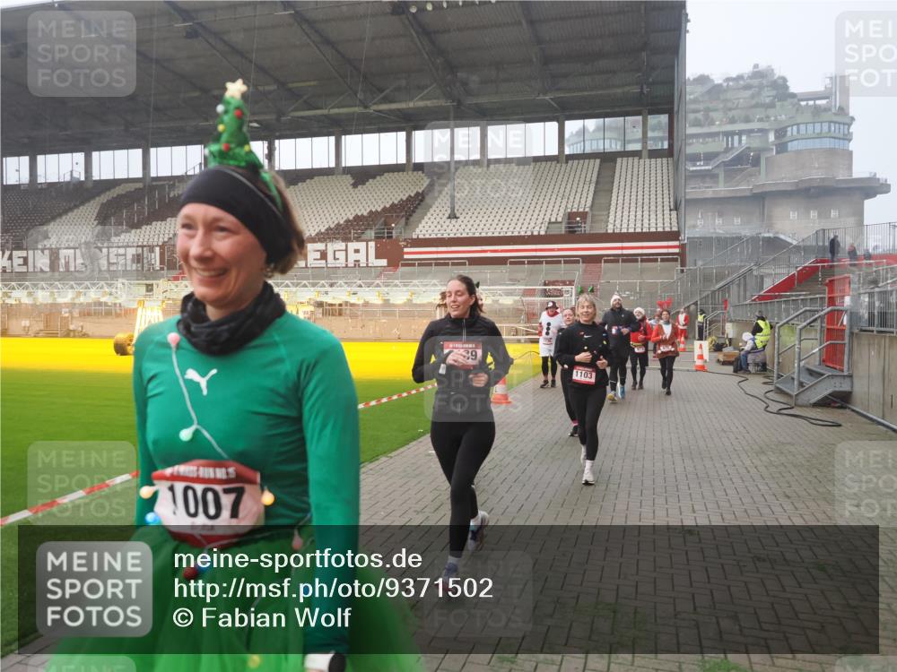 07.12.2025 - St. Pauli X-Mass-Run No. 15 Fabian Wolf http://msf.ph/oto/9371502 07.12.2025 10:06:54 Ziel 217, 366, 867, 972, 975, 1007, 1103, 1505, 1735, 1736, 2129, 3189, 3330, 3333, 4354, 4735, 4738 meine-sportfotos.de