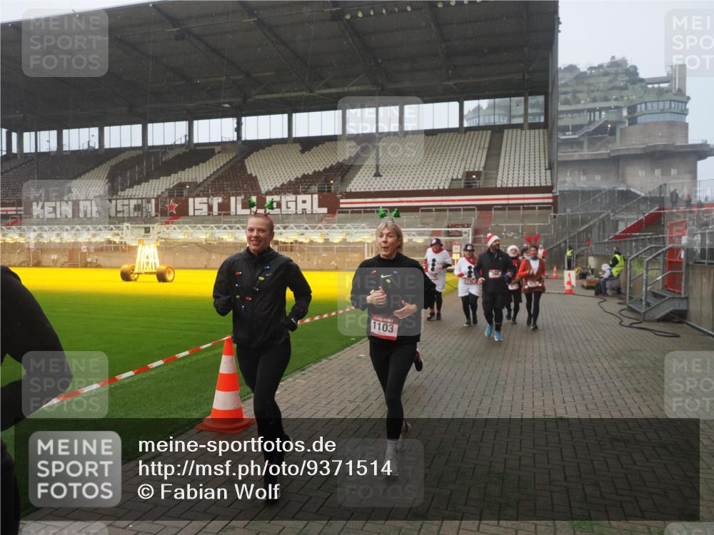 07.12.2025 - St. Pauli X-Mass-Run No. 15 Fabian Wolf http://msf.ph/oto/9371514 07.12.2025 10:06:56 Ziel 217, 366, 867, 972, 975, 1007, 1103, 1505, 1735, 1736, 2129, 3189, 3333, 4354, 4735, 4738 meine-sportfotos.de