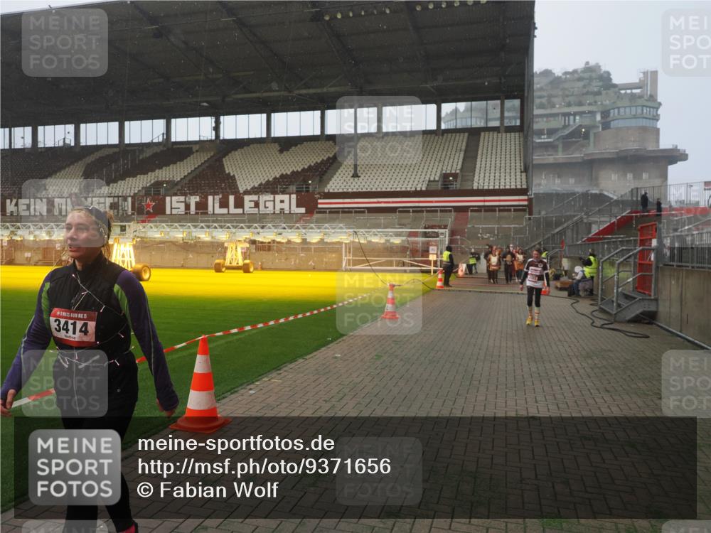 07.12.2025 - St. Pauli X-Mass-Run No. 15 Fabian Wolf http://msf.ph/oto/9371656 07.12.2025 10:07:16 Ziel 421, 517, 685, 792, 1187, 1572, 2983, 3414, 3945 meine-sportfotos.de