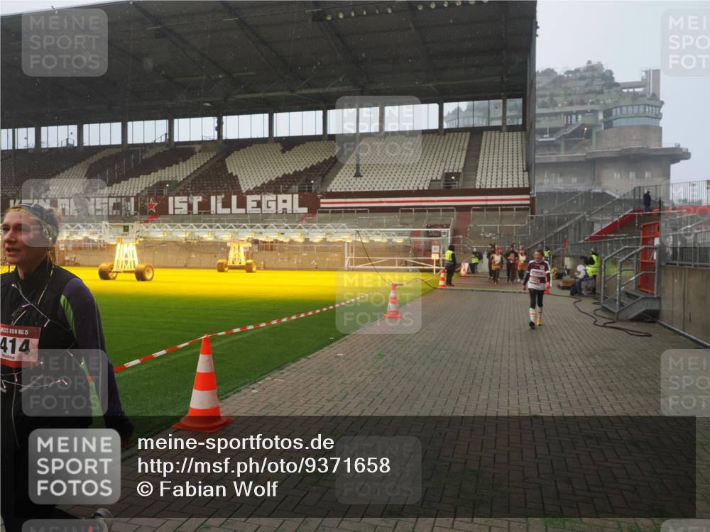 07.12.2025 - St. Pauli X-Mass-Run No. 15 Fabian Wolf http://msf.ph/oto/9371658 07.12.2025 10:07:16 Ziel 421, 517, 685, 792, 1187, 1572, 2983, 3414, 3945 meine-sportfotos.de
