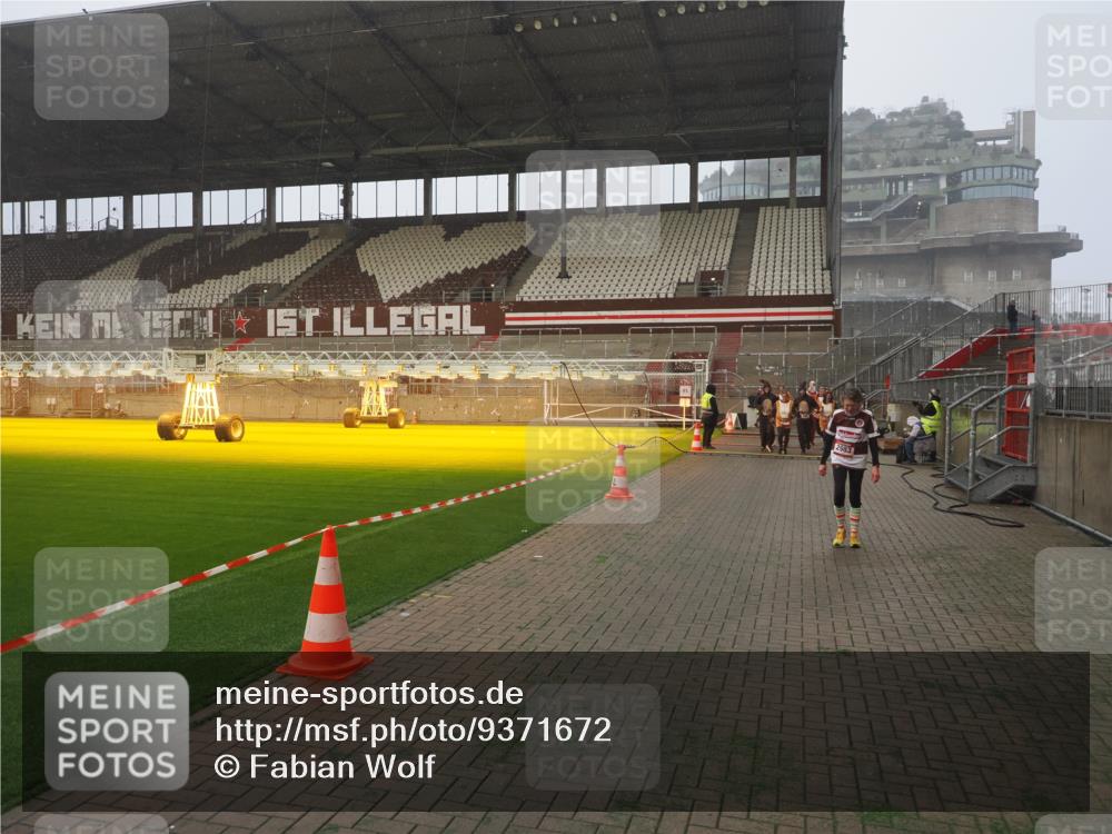07.12.2025 - St. Pauli X-Mass-Run No. 15 Fabian Wolf http://msf.ph/oto/9371672 07.12.2025 10:07:18 Ziel 256, 265, 272, 517, 657, 685, 1187, 1234, 1572, 2983, 3414, 3945 meine-sportfotos.de