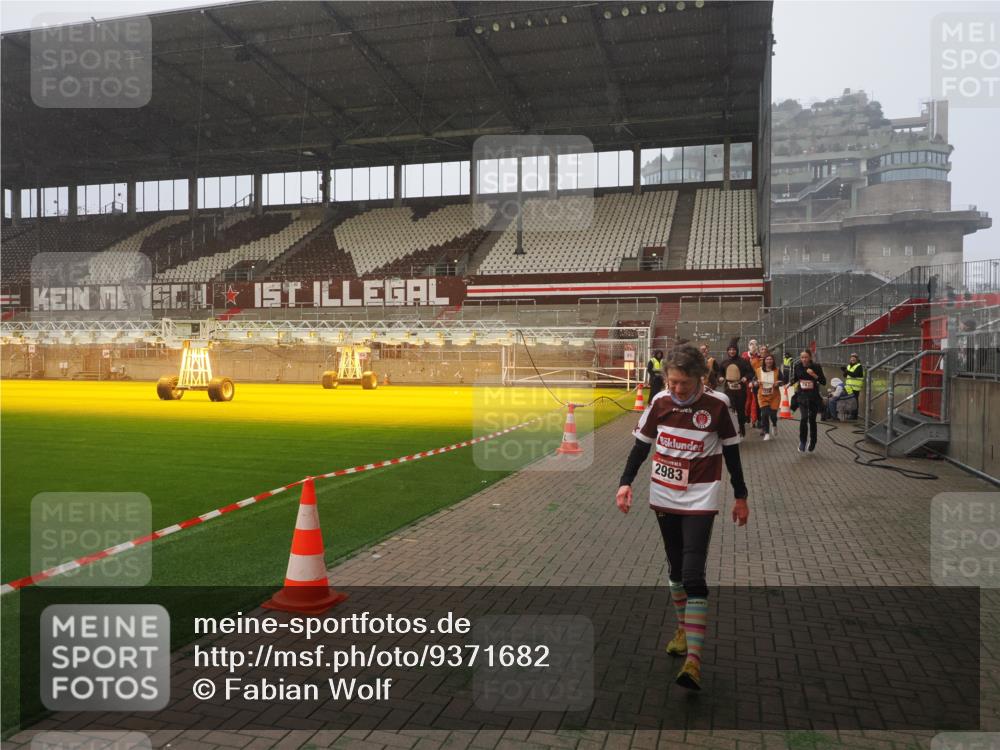 07.12.2025 - St. Pauli X-Mass-Run No. 15 Fabian Wolf http://msf.ph/oto/9371682 07.12.2025 10:07:22 Ziel 256, 265, 272, 517, 657, 685, 716, 767, 1187, 1234, 2983, 3414 meine-sportfotos.de