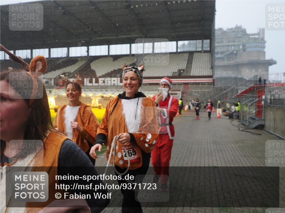 07.12.2025 - St. Pauli X-Mass-Run No. 15 Fabian Wolf http://msf.ph/oto/9371723 07.12.2025 10:07:29 Ziel 256, 265, 272, 517, 657, 685, 716, 767, 1187, 1234, 1543, 3003 meine-sportfotos.de