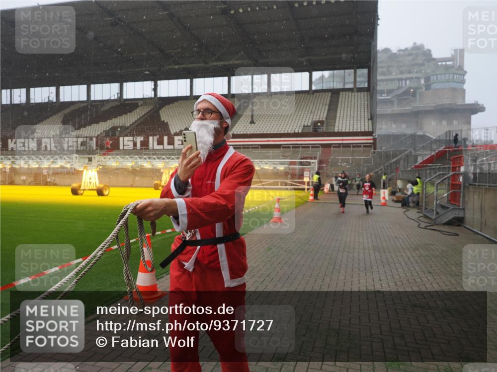 07.12.2025 - St. Pauli X-Mass-Run No. 15 Fabian Wolf http://msf.ph/oto/9371727 07.12.2025 10:07:30 Ziel 256, 265, 272, 517, 657, 685, 716, 767, 1187, 1234, 1543, 3003 meine-sportfotos.de