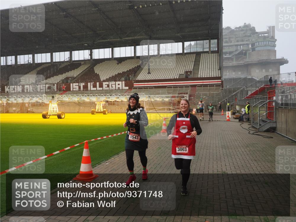 07.12.2025 - St. Pauli X-Mass-Run No. 15 Fabian Wolf http://msf.ph/oto/9371748 07.12.2025 10:07:35 Ziel 256, 265, 272, 517, 657, 685, 716, 767, 1187, 1234, 1447, 1449, 1543, 3003 meine-sportfotos.de